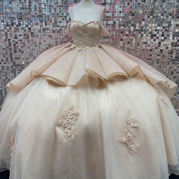 Ivoire Gloden Quinceanera robe hors épaule princesse fête d'anniversaire robe de bal appliques dentelle cadeau longue jupe bouffante vestidos de 15