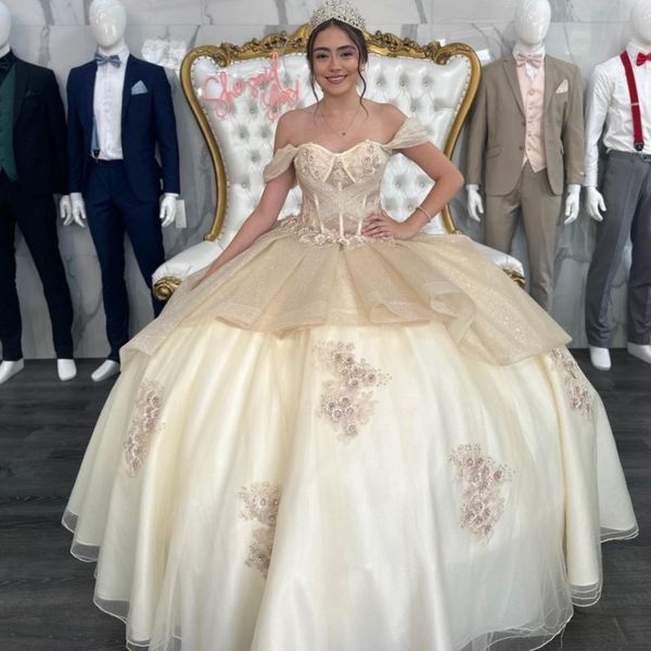 Ivoire Gloden Quinceanera robe hors de l'épaule princesse robe de fête d'anniversaire Applique dentelle cadeau longue jupe gonflée robes formelles