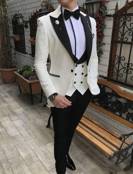 Ivory Groom Tuxedos Black Peak Lapel Groomsman Wedding Traje de 3 piezas Moda Hombre Business Prom Party Jacket Blazer (Chaqueta + Pantalones + Corbata + Chaleco) 2585