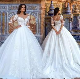 Ivory Puffy Ball Town Trouwjurken 2018 Half Mouwen Kant Applicaties Tule Arabische Dubai Bruiloft Bruidsjurken Beach Country bruiloften