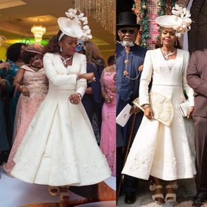 Ivoor thee-lengte Moeder van de Bruid Bruidegom Jurken 2022 Plus Size V-hals Kant Floral Lange Mouw Afrikaanse Gelegenheid Prom Dress