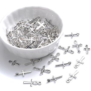 Iyoe 30pcs Silver Color Cross Charms Vintage Metal Cross Perles Charmes pour DIY Faire des boucles d'oreille Bracelet Bijoux Supplies