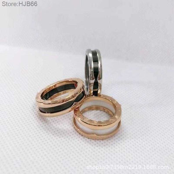 J0gr Bijoux De Luxe Bagues Baojia Petit Rouge Classique En Céramique Couple Or Rose Titane Acier Bague De Mode Polyvalent 0b1t