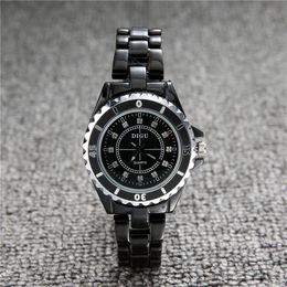 J12 Relojes de pulsera de lujo Hombres Mujeres Pareja Reloj Cerámica de lujo Deportes Reloj de pulsera de cuarzo Negro Blanco Cerámica Clásico Vintage Lady Girl 33 mm 38 mm c777