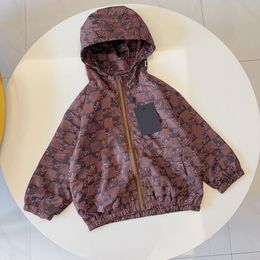 Chaqueta con capucha Diseñador de lujo niño niña algodón cremallera estilo delgado con capucha bebé niño niños manga larga top primavera y otoño chaqueta ropa de bebé 100cm-150cm a72