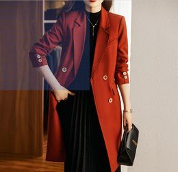 Veste robes rouges bouton de vent-partage en V