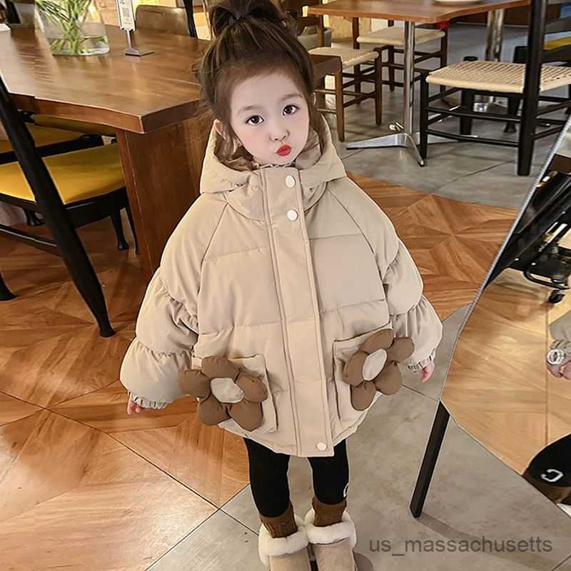 Куртки 2023 Девушки детские зимние пальто цветочные карманы хлопковые мягкие теплые толстые толстовики