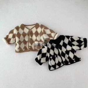 Jackets 2023 Winter Nieuwe Baby Plaid Coat Dik Warm Ldren Lange mouw Jacket Infant Fleece Cardigan Kids Toddler Deskleding H240508