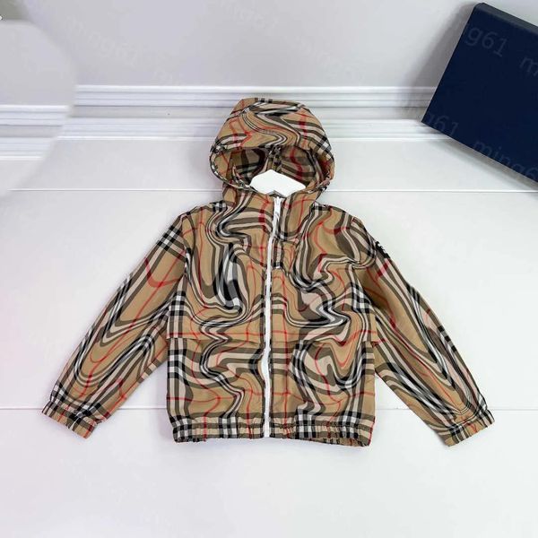 Chaquetas 23SS Ropa de diseñador para niños Abrigos de chaqueta para niños Niños Niñas Enrejado Manga larga con capucha Cremallera Transpirable Escudo solar Niños grandes Alto