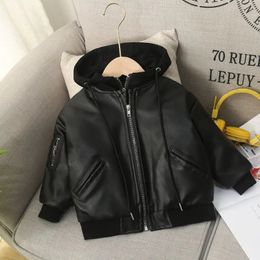 Vestes bébé garçons automne et hiver vêtements chauds veste pour enfants épaississement faux cuir garçon vêtements à capuche 231207