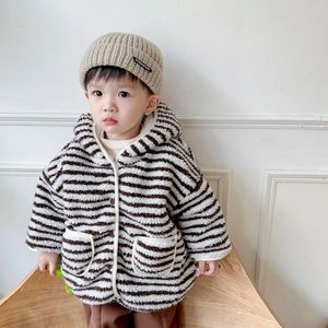 Vestes bébé vêtements manteau 2023 Style coréen automne hiver à capuche rayé pour garçons filles cachemire épaissi laine d'agneau