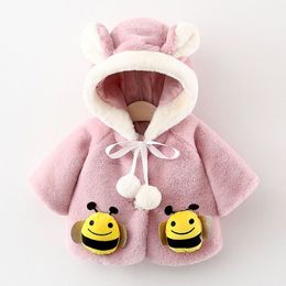 Chaquetas Baby Cute Fleece Fur Outerwear Abrigo de invierno Abrigo cálido con capa de oreja Chaqueta para niños pequeños Ropa para niñas Niños Abeja 04T 230923