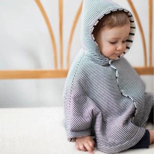 Chaquetas para niños, ropa de otoño e invierno, capa con capucha de doble cara a rayas blancas y negras de algodón para bebé, traje a prueba de viento bonito