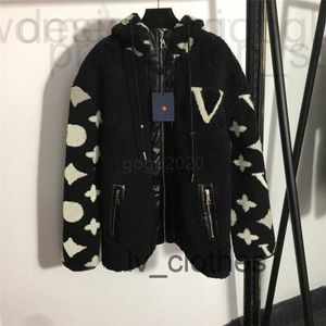 Jackets Designer Women Brand Chaqueta con capucha Vintage Tweed Bomber Coat Girls Milan Pielan Pequeat Tops corta de salida F9A8