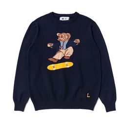 Jackets Fashion Alace Nuevo suéter de dibujos animados de skateboard Little Bear Doll Round Neck Camiseta Suplanas de hombres y mujeres Versátiles de mujer Manga larga