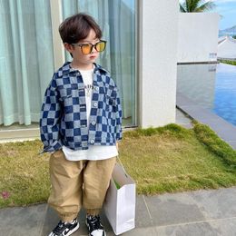 Jacken Mode Teen Jungen Denim Einreihige Jacke Frühling Herbst Koreanische Version 211Y Baby Junge Mädchen Schachbrett Top Mantel 230310