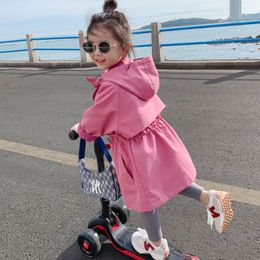 Jackets Girls herfstkleding kinderen S Koreaanse versie van de windjack Baby Buitenlandse stijl Vervoer rok 2 4 6 8T 230411