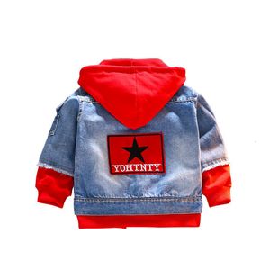 Vestes enfants vêtements 2023 printemps et automne veste pour enfants haut à la mode épissé Denim trous pour faire vieux manteau à capuche 230726