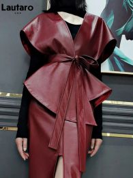 Jackets Lautaro Spring Luxe ontwerper Faux Leather Jacket Dames Sashes Red Wine Cape Shawls For Women Gothic Cloak Runway Fashion 2022