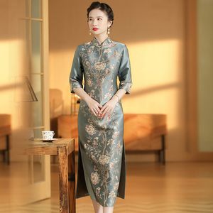 Jacquard positionering bloem en vogel gemodificeerde qipao jurk zevenkwart mouw herfst en winter lange qipao jurk retro dameskleding
