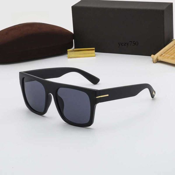 James Bond Tom Sunglasses Men Femmes de marque de marque Sun Gerres Super Star Celebrity Driving Sungass For Ladies Fashion Tom-Ford Eyeglasss with Box TF 4068