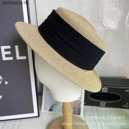 Japon et Corée du Sud Tidy Little Fragrant Straw Hat Women's Summer Fashion Sunscreen Hat Beach Sunscreen Flat Top Straw Hat Sun hat