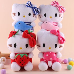 Japon Cartoon kawaii chaton jouet en peluche amour filets de fraise chaton de griffe de poupée