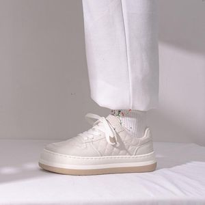 Japonais Small White Shoes White Shoes 2022 Spring NOUVEAU ÉTUDIANT ÉTUDE SAUCHE CAS des baskets décontractées