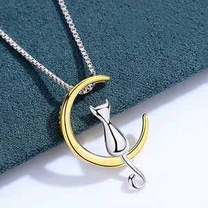 Versions japonaises et coréennes d'un petit collier de chat sur une lune de compagnie colorée avec une chaîne de clavicule féminine et un accessoire de style forestier simple et personnalisé