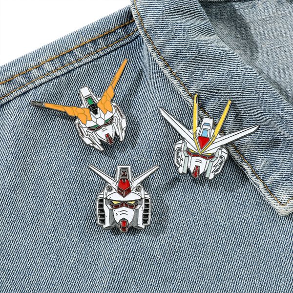 Costume mobile anime japonais Gundam Brooch RX-78 Gundam Robot Creative Metal Badge bijoux