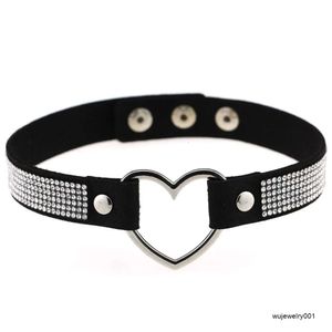 Collar corto de cadena de gargantilla de plata en forma de corazón de melocotón con diamantes de imitación negros japoneses para mujer