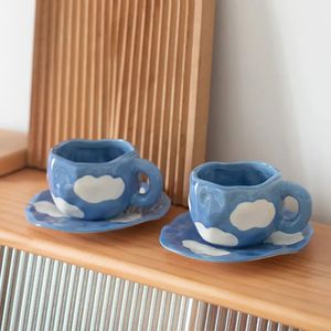 Taza de café japonesa pintada a mano con cielo azul y nubes blancas con platillo, taza de té hecha a mano de cerámica, juego de platillo, lindo regalo para ella 240124