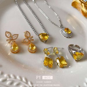 Japonais coréen Instagram Zircon Love Square à la mode, fraîcheur élégante Chaîne Clawbone Collier polyvalent simple et personnalisé Accessoires