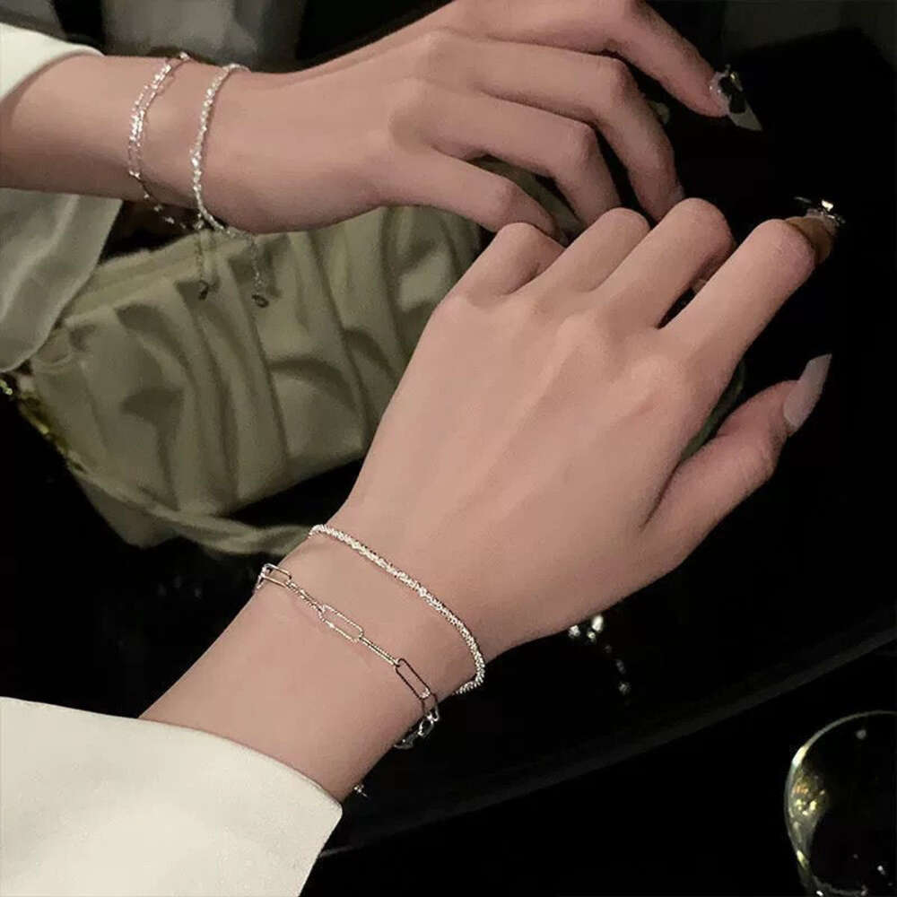 Conjunto de duas peças estilo coreano japonês de pulseiras de camada dupla, pulseiras brilhantes para mulheres com temperamento minimalista e A