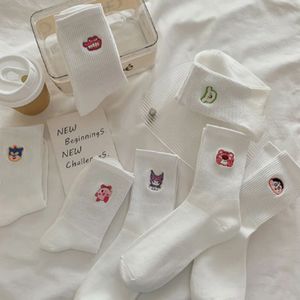 Chaussettes en coton pur japonais, enfants à la tendance et polyvalente couples brodés à mi-longueur arborent des chaussettes mignonnes