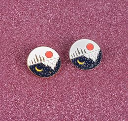 Japanse stijl schattige cartoon landschap berg bos zonsondergang en maan ronde pin badge brooch8714466