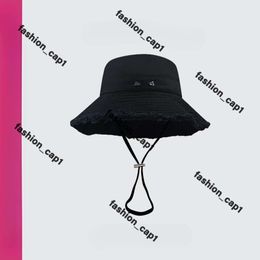 Jaquemes Hat Designer Hat Men Womens Bucket Casquette Bob Wide Brim Hat Sun Prevent Bonnet Beanie Baseball Cap Outdoor Jacquemues Bucket Hat Jacquemuus Jacqumus 231