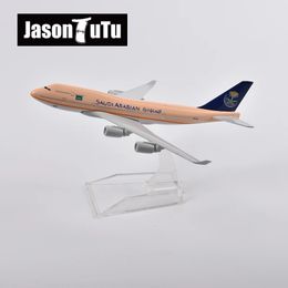 JASON TUTU 16cm Saudi Arabian Airlines Boeing 747 modelo de avión modelo de avión Diecast Metal 1400 escala regalo Dropshippin 240115