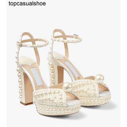 Jc jimmynessity choo robe mariage sacora chaussures nuptiales élégantes sandales blanches perles en cuir marques de luxe hauts