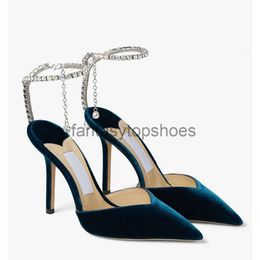 JC Jimmynessity Choo Elegante Saeda Women Dress Sandal Sandalio de lujo Talones altos Sandalias de manchas blancas Pombas de zapatillas de zapatillas Pombras de cristal de punta puntual 0ejz