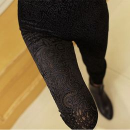 Jeans 2022 Mode Printemps et Automne Style Nouveau Bourgeon Soie Évider Pantalon Net Fil Or Velours Tissu Épissage Femmes Leggings Roses