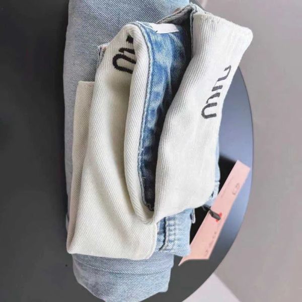 Jeans 2024 Nouveaux jeans pour femmes Ligne droite Low Rise pantalon Miu Roll Letter LETTRE DE BRODE