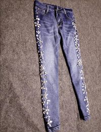 Jeans 2632! Kurz geschnittene Damenjeans mit hoher Taille, Perlen und Diamanten, knöchellang, schmale Bleistiftjeans mit Strasssteinen