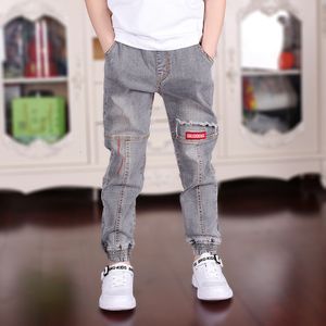 Jeans 418T Modieus Voor Jongens Kinderen Lente Elastische Taille Letters Gedrukt Potlood Cowboy Broek Hoge Kwaliteit 230905