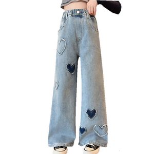 Jeans Grote Meisjes School Wijde Pijpen Broek met Hart Ontwerp Casual Losse Lente Mode Lange Jeans Kinderen Koreaanse Stijl Broek 230830