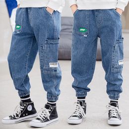 Jeans jongens en meisjes coole jeans lente en herfstbroek Koreaans casual losse broek kinderkleding zomerprook 230406