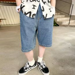 Jeans Denim shorts voor jongens, gedragen tijdens de zomer Dunne broek Five Point Middle Kinderkleding Grote jongens 230905