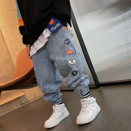 Jeans Jeans para niños Pantalones para niños de primavera y otoño Pantalones sueltos de sección delgada Pantalones para niños medianos y grandes Versión coreana de casual 230905