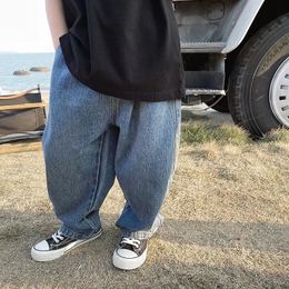 Jeans Children s denim shorts baby broek zomer dunne jongens kleding midden taille zeven punt buitenste slijtage gaten 230505