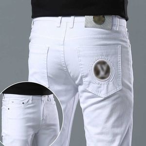 Jeans Designer Men's 2024 White Jeans Pantalon décontracté à mode masculine brodé Stretch Slim beau